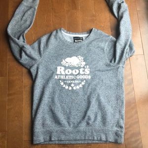 Roots salt and pepper crewneck!
